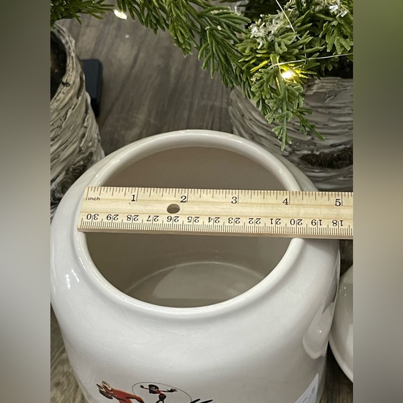 Brand NEW w/Tags Rae Dunn Pixar Collection INCREDIBLE MOM Large Chunky Canister - Picture 14 of 15